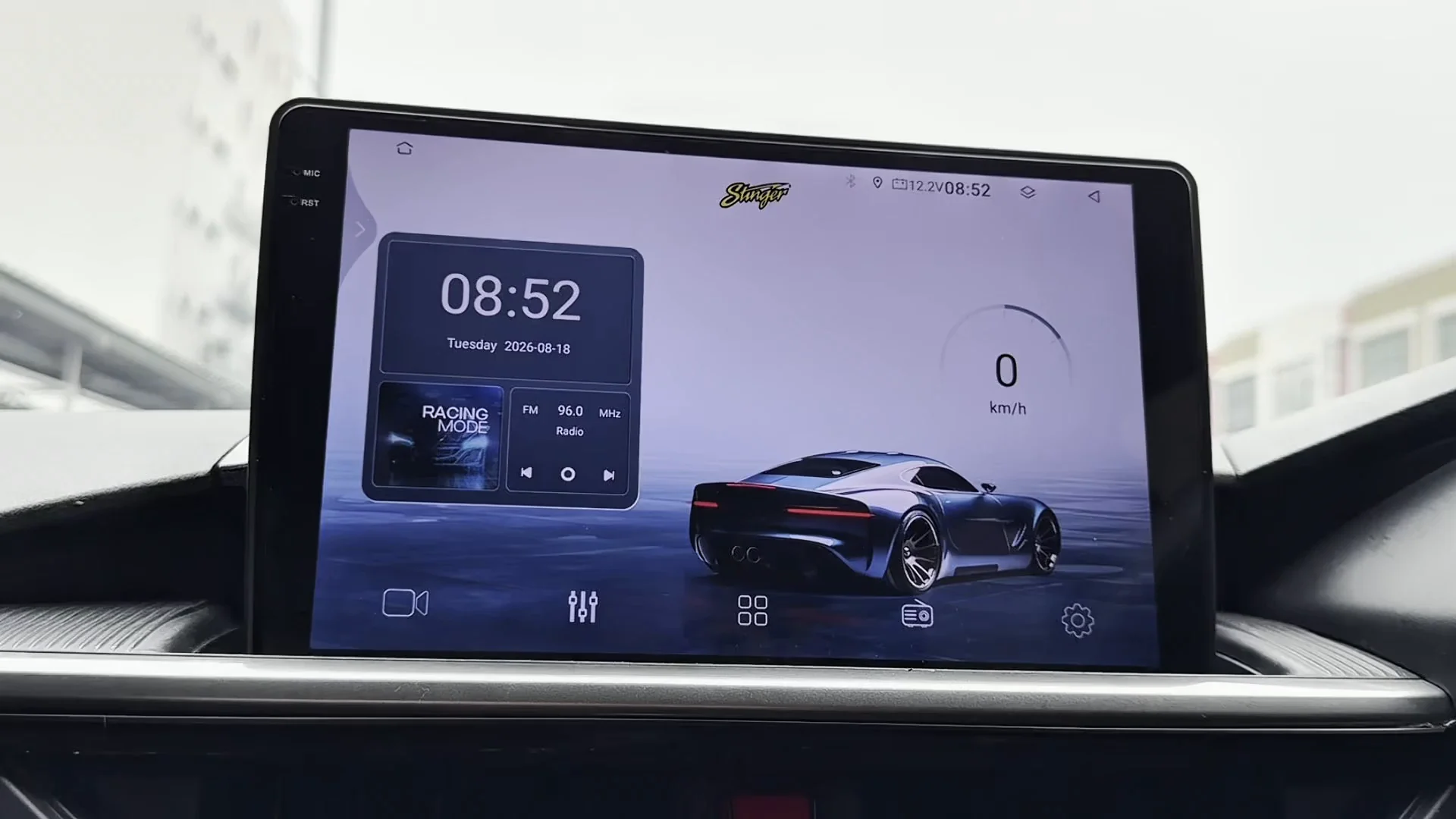 Stinger T5 Ultra Pro Android player installed in a vehicle